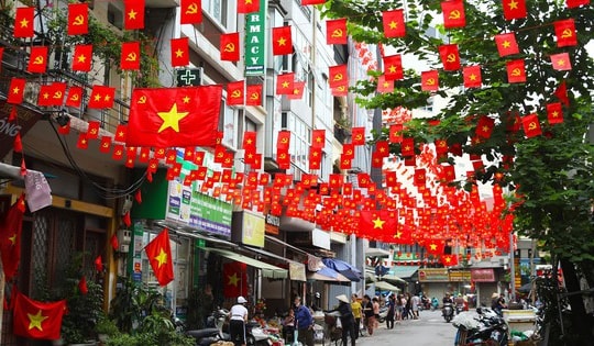 Hà Nội rực rỡ cờ hoa chào mừng Quốc khánh 2/9