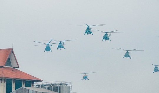 Kiêu hãnh và tự hào khi ngắm dàn máy bay hợp luyện trên bầu trời Thủ đô chuẩn bị cho Lễ Quốc khánh 2/9