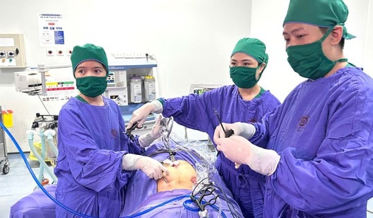 Cứu người phụ nữ ngoại quốc mang thai ngoài tử cung vỡ