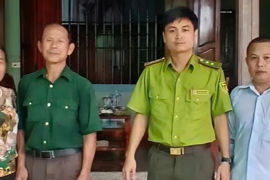 Người dân bàn giao cá thể khỉ mốc quý hiếm cho Vườn quốc gia Pù Mát