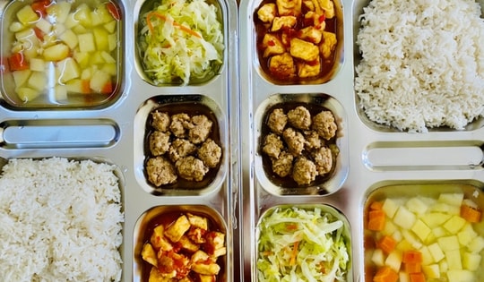 Bữa ăn học đường cần tổ chức thế nào để đảm bảo dinh dưỡng?