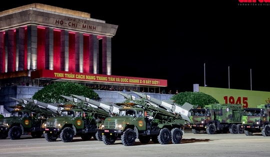 Sau 40 năm, dàn khí tài 'khủng' lại diễu hành trên Quảng trường Ba Đình