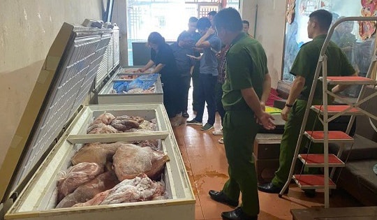 Phát hiện gần 0,5 tấn thịt lợn nghi nhiễm bệnh tại chợ Mèo Vạc