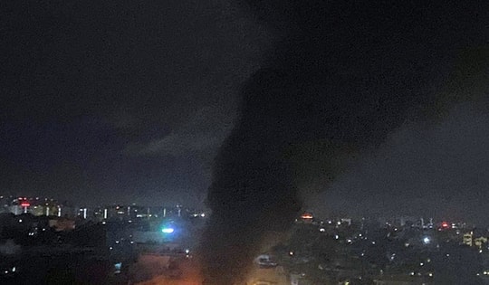 TP Hồ Chí Minh: Cháy lớn kho chứa bóng đèn huỳnh quang rộng 400m2