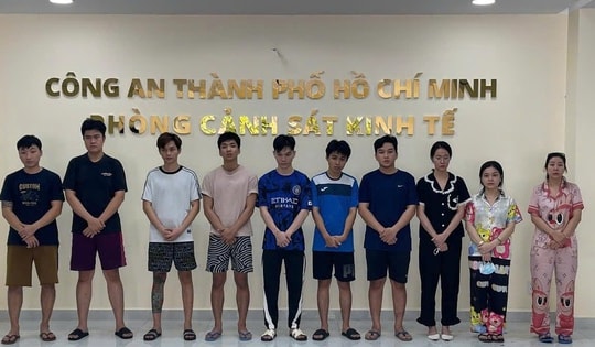 TPHCM: Khởi tố, bắt giam nhiều đối tượng buôn bán khí cười tại 90's House