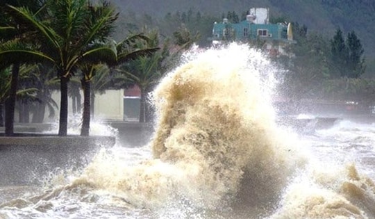 Bão số 5 có thể đạt cấp cuồng phong gây sóng biển cao 6 mét
