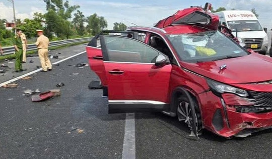 Tai nạn cao tốc Hà Nội – Hải Phòng: 4 người nhập viện, ô tô dập nát