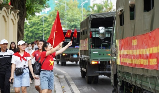 Hà Nội tăng chuyến buýt đêm, metro chạy đến 0h dịp Tổng hợp luyện 2