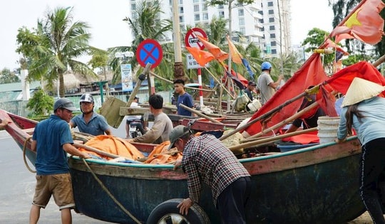 Hơn 186.000 người sẵn sàng ứng phó bão số 5