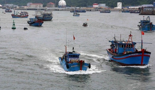 Khẩn trương kêu gọi tàu thuyền vào nơi tránh trú an toàn trước khi bão số 5 đổ bộ