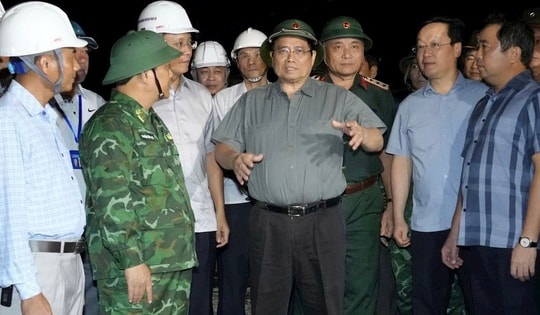 Ứng phó khẩn cấp bão số 5: Ưu tiên hàng đầu bảo vệ tính mạng và tài sản của nhân dân