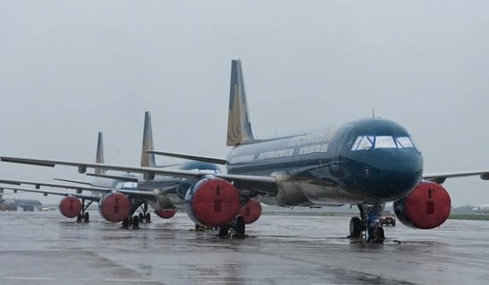 Bão số 5 khiến 2 sân bay tạm dừng khai thác trong ngày 25/8