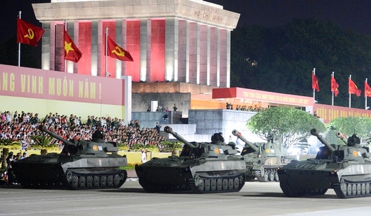 Ngắm dàn khí tài hiện đại diễu hành qua Quảng trường Ba Đình sau 40 năm kể từ 1985