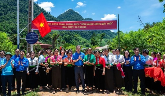 Hành trình 'Ánh sáng xanh' thắp sáng mọi nẻo đường Việt Nam