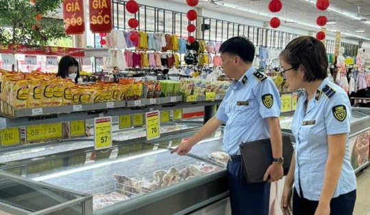 Không để thiếu nguồn cung lương thực, hàng hóa trong bão số 5