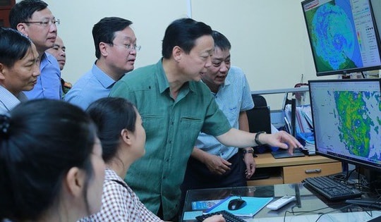 Phó Thủ tướng Trần Hồng Hà: Bão số 5 không có khả năng giảm cường độ, hết sức nguy hiểm