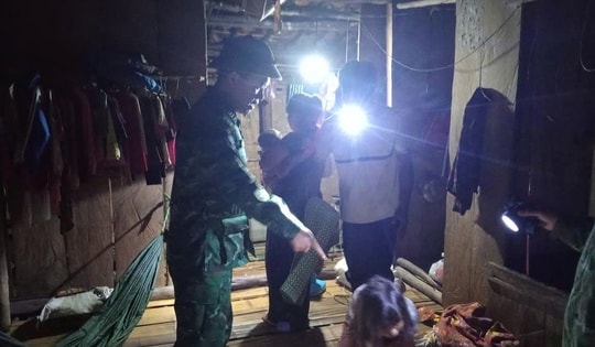 Quảng Trị di dời dân trong đêm, vận động người đi rừng trở về nhà trước khi bão đổ bộ