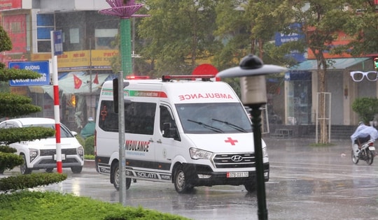 Y tế Nghệ An vừa chống bão vừa duy trì liên tục công tác khám chữa bệnh trong mọi tình huống