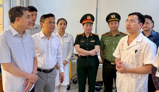 Thứ trưởng Bộ Y tế Trần Văn Thuấn kiểm tra công tác y tế phục vụ sự kiện A80