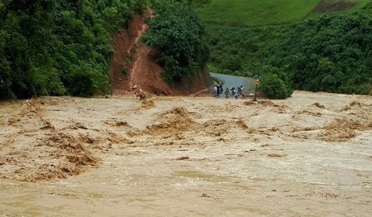Gần 700 xã, phường có nguy cơ lũ quét, sạt lở đất