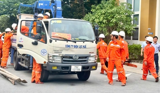 Điện lực Huế, Quảng Trị 'chi viện' Hà Tĩnh khắc phục lưới điện sau bão