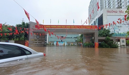 Hà Nội mưa dông kéo dài đến ngày 29/8