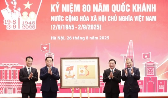 Phát hành đặc biệt bộ tem bưu chính Kỷ niệm 80 năm Quốc khánh