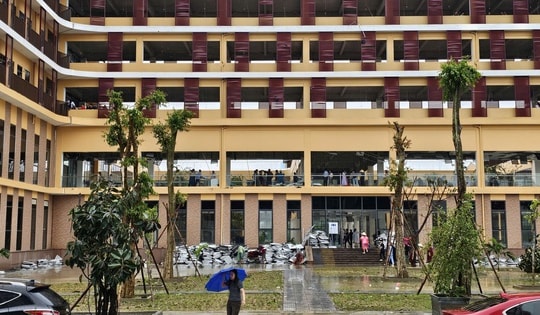 Nhiều bệnh viện, trung tâm y tế ở Nghệ An tan hoang sau bão