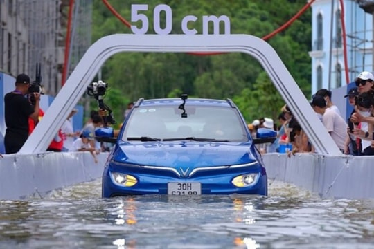 Xe ô tô điện có thể chịu ngập nước được bao lâu?
