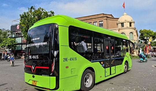 Hà Nội tạm dừng 18 tuyến xe buýt phục vụ lễ sơ duyệt A80