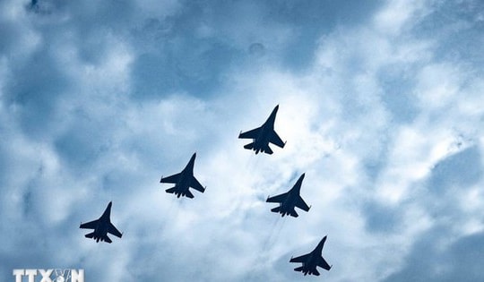 Vị trí vàng ngắm trọn khoảnh khắc 'Hổ mang chúa' Su-30MK2 trong lễ diễu binh, diễu hành