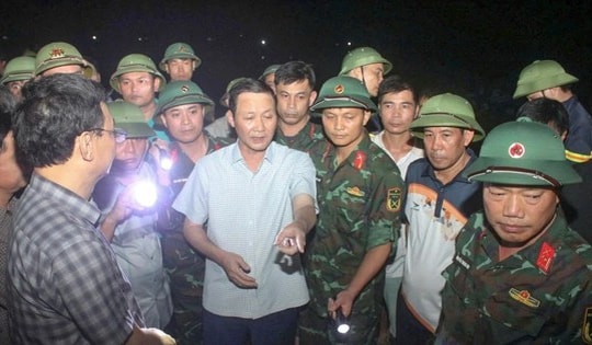 Xuyên đêm xử lý sự cố vỡ kênh tại xã Tống Sơn