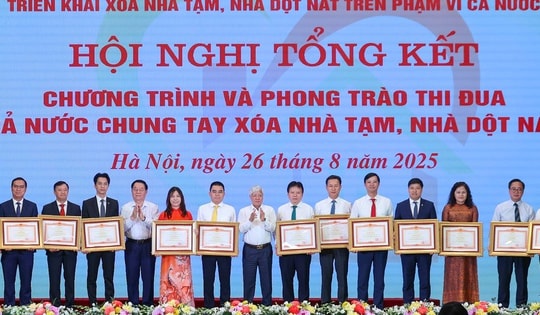 Agribank nhận Bằng khen của Thủ tướng Chính phủ cho các đóng góp trong chương trình 'Cả nước chung tay xóa nhà tạm, nhà dột nát'