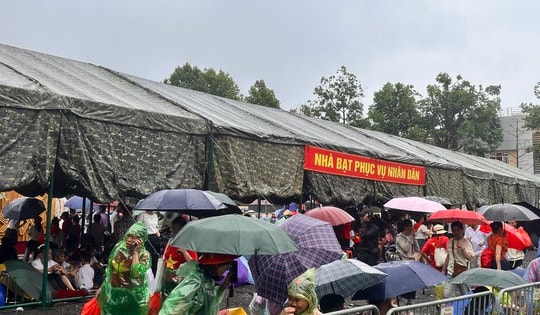 Cận cảnh nhà bạt dã chiến sẵn sàng phục vụ người dân xem A80