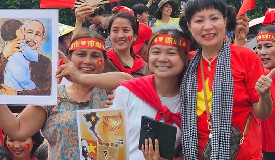 LIVE: Không khí hân hoan chờ đón Lễ sơ duyệt cấp nhà nước diễu binh, diễu hành