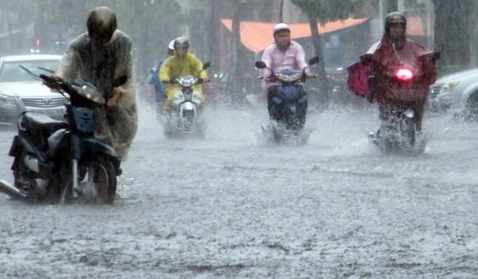 Miền Bắc, miền Trung tiếp tục mưa dông