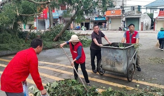 Cứu trợ khẩn cấp gần 1,5 tỷ đồng người dân 3 tỉnh miền Trung bị thiệt hại do bão số 5