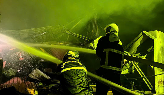 Dập tắt đám cháy nhà xưởng trong đêm tại Hà Nội