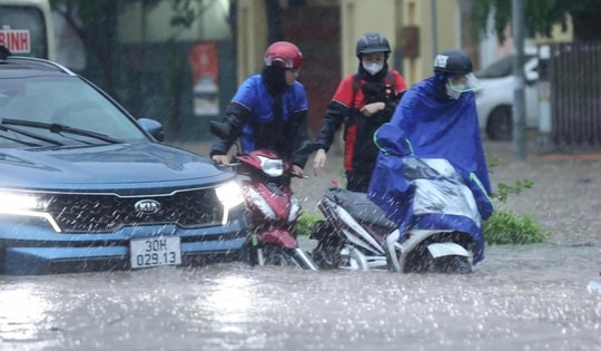 Hà Nội mưa lũ gây thiệt hại nghiêm trọng