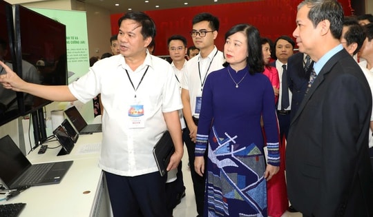 Lãnh đạo Bộ Y tế cùng nhiều bộ, ngành thăm gian triển lãm 'Y tế Việt Nam - Hành trình 80 năm vì sức khỏe Nhân dân'