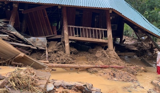 Lũ quét bất ngờ: 'Trong khoảnh khắc ngắn ngủi, cả nhà chỉ kịp hô nhau chạy thoát thân'