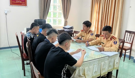 Tịch thu xe máy thiếu niên buông tay nhảy điệu 'Aura Farming' trên đường