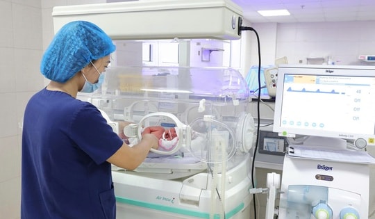 Cứu sống 3 mẹ con bị sa dây rốn nguy hiểm