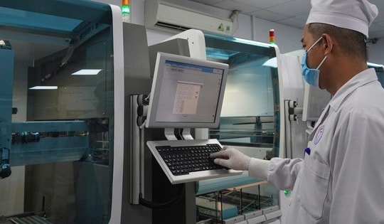 Bệnh viện Đa khoa Trung ương Cần Thơ vận hành hệ thống xét nghiệm tự động hóa hiện đại