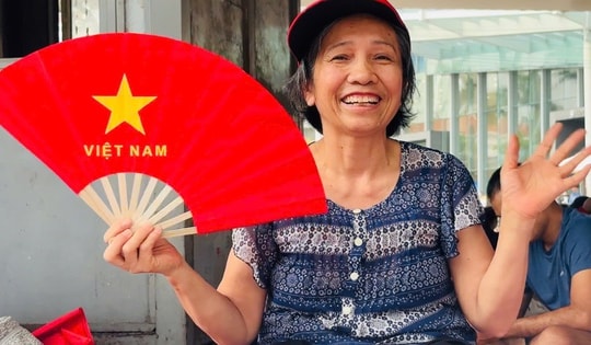 Người phụ nữ cả 4 lần đi xem hợp luyện, sơ duyệt và tổng duyệt diễu binh, diễu hành