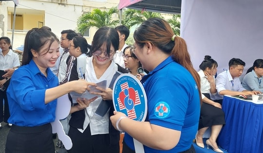 74 bác sĩ trẻ ở TPHCM vừa nhận giấy phép hành nghề đã chọn gắn bó với y tế cơ sở