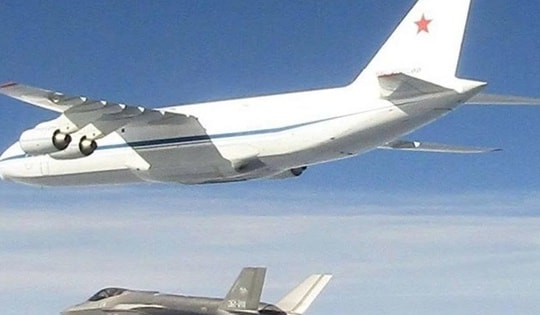 Tiêm kích F-35 Italia đối đầu vận tải cơ Nga ở vùng Baltic