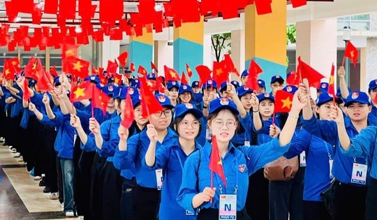 Hàng loạt trường đại học tặng mỗi sinh viên 100.000 đồng dịp Quốc khánh 2/9