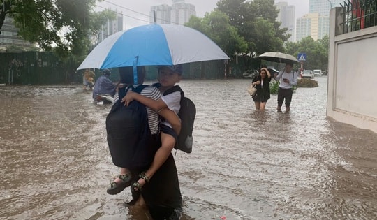 Bão tan, mưa dông còn tiếp diễn ở Bắc Bộ và Thanh Hóa, Hà Tĩnh