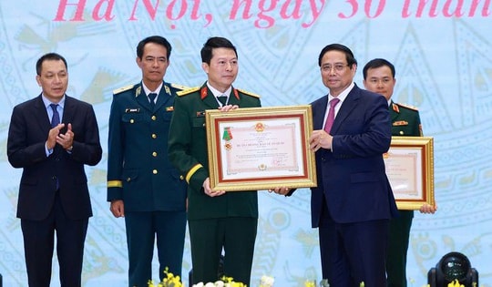 MB vinh dự đón nhận Huân chương Bảo vệ Tổ quốc hạng Nhất tại Hội nghị '80 năm Doanh nghiệp đồng hành cùng đất nước'